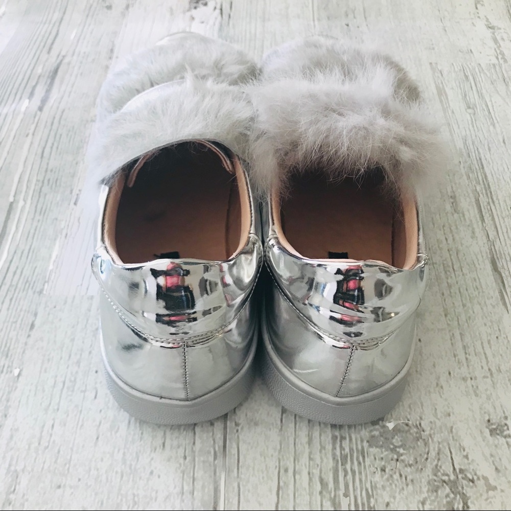 ⭐️ WOMEN'S SILVER SLIP ON SNEAKERS WITH FAUX FUR - Picture 4 of 8